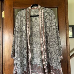Elegant Paisley Women's Kimono Jacket - Black and Gray